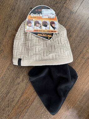 Serirus Quick Pull-Down Balaclava Beanie - Beige and Black